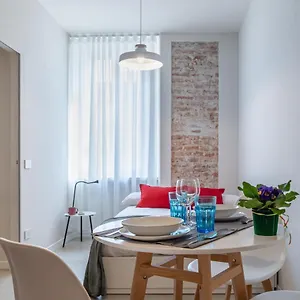 Vickylu - Center - By Host4u Appartamento Pavia